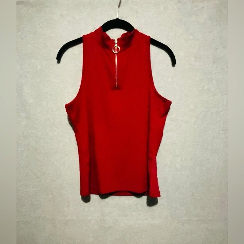 ChicMe Red Ribbed Mock Neck Top Size Large Sleeveless O-Ring Zip Front Bodice